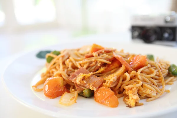 Spaghetti with ham and tomato sauce — Stock Photo, Image