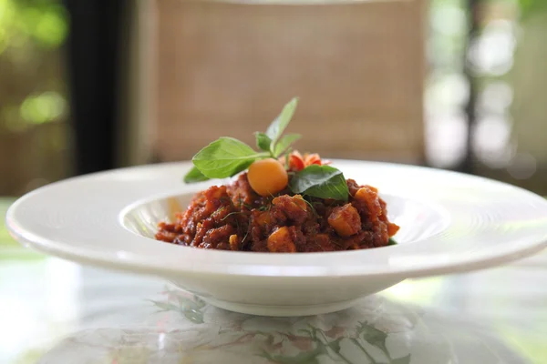 Pasta dingin goreng dengan daging babi — Stok Foto