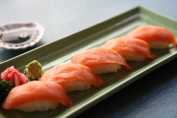 Sushis au saumon — Photo