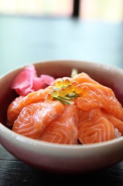 Salomon suşi pirinç don