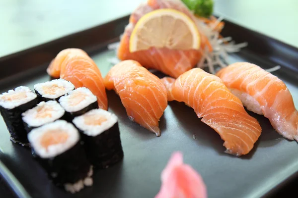 Lachs-Sushi-Set — Stockfoto