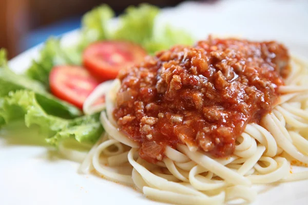 Spagetti paradicsommártással marha — Stock Fotó