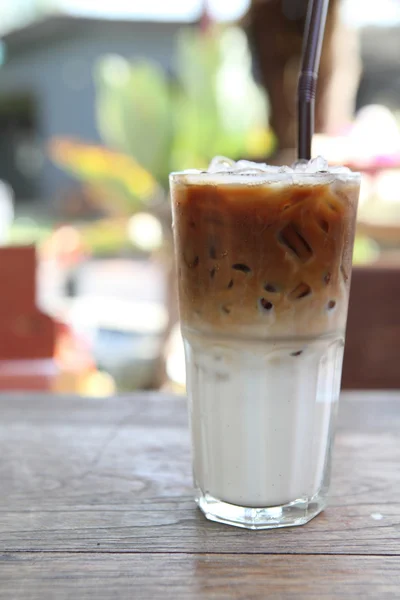 Café sobre fondo de madera — Foto de Stock