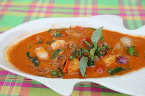 Caldo curry tailandese con anatra arrosto — Foto Stock