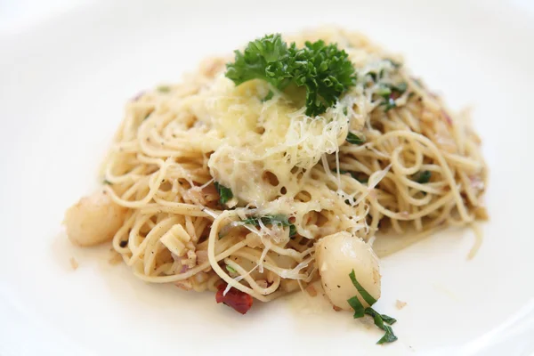 Spaghetti with a spicy scallop — Stock Photo, Image