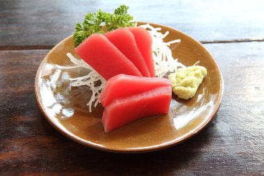 ton balıklı sashimi