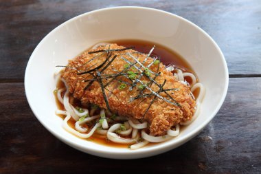 ateş domuz eti ile Udon erişte