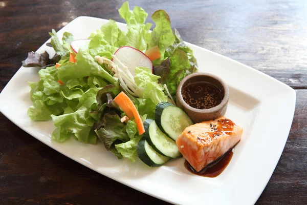 Salmon salad japanese style — Stock Photo, Image