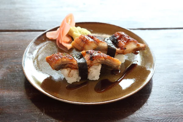 Riz alimentaire japonais à l'anguille (unagi) sushi d'anguille — Photo