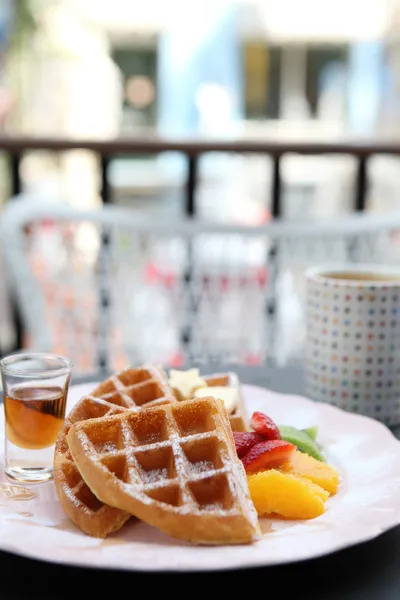 Waffle with fruits — Stock Photo, Image