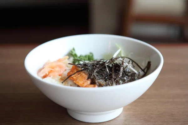 Teriyaki mit Lachs auf Reis — Stockfoto