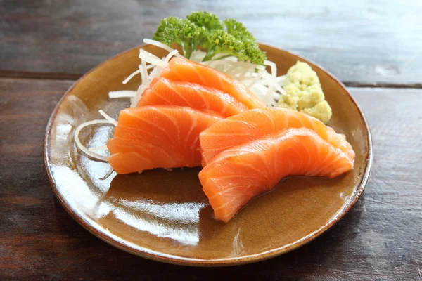 Salmão sashimi isolado em fundo branco — Fotografia de Stock