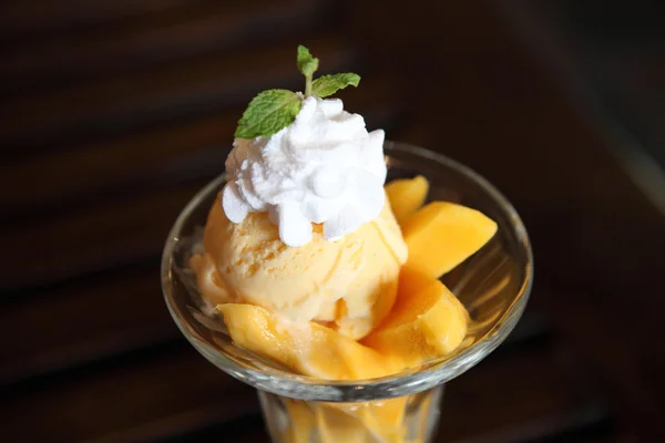 Mango ice cream — Stock Photo, Image