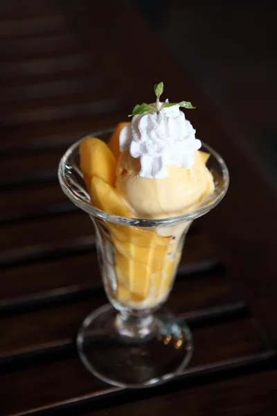 Mango zmrzlina — Stock fotografie