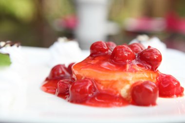 Kirazlı peynir keki