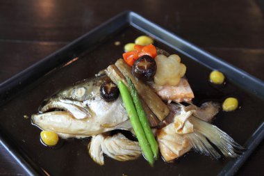Japon yemekleri Filiz baş balık sosu ile