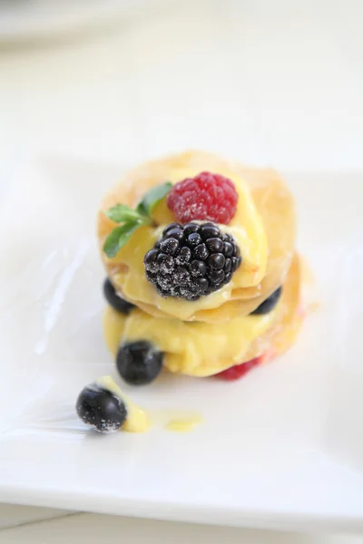 Mille feuille of berries — Stock Photo, Image