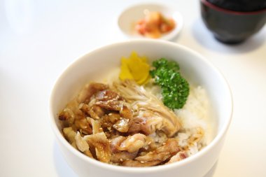 ızgara tavuk teriyaki pirinç