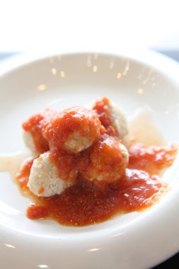 domates soslu tavuk köfte