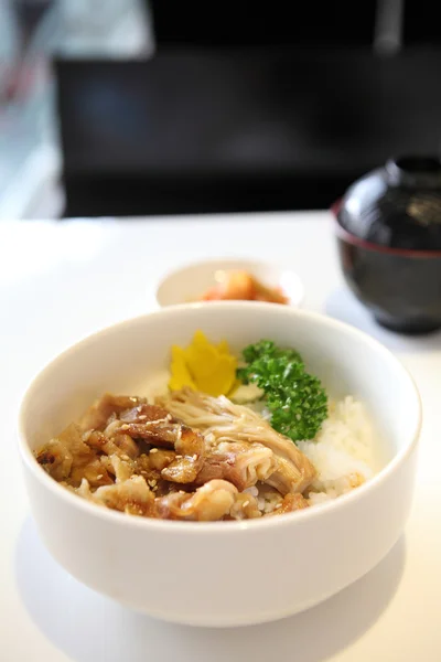 Pollo a la parrilla teriyaki arroz —  Fotos de Stock