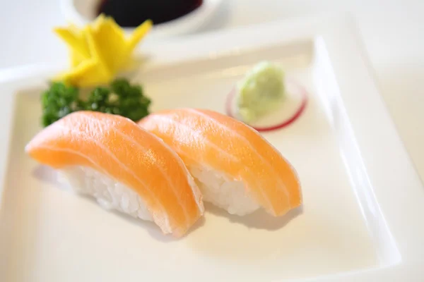 Суши из лосося — стоковое фото