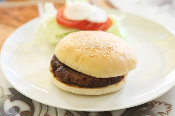 Hovězí hamburger — Stock fotografie