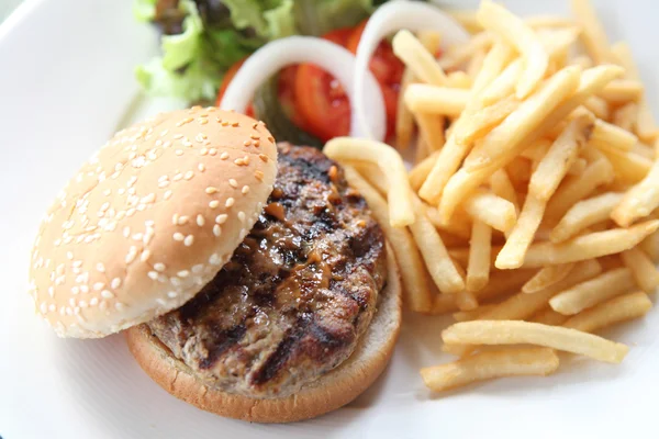 Hamburger mit Rindfleisch — Stockfoto
