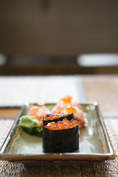 Sushi de ovas de salmão — Fotografia de Stock