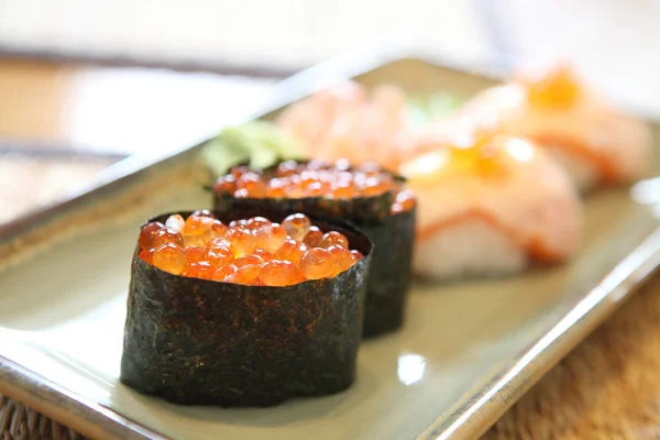 Sushi de huevas de salmón —  Fotos de Stock