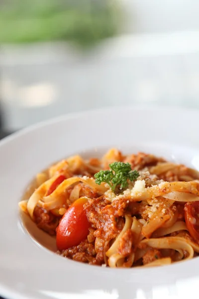 Espaguete fettuccine com molho de carne — Fotografia de Stock