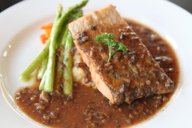 sebze ile somon füme