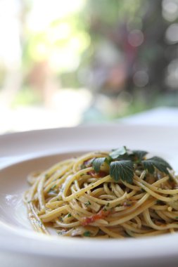 Spagetti ile baharatlı bir tarak