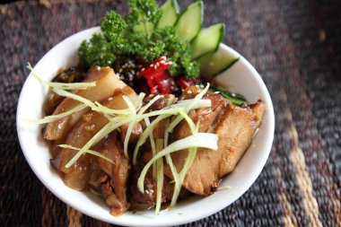 Haşlanmış domuz rostosu