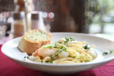 Deniz mahsulleri spagetti