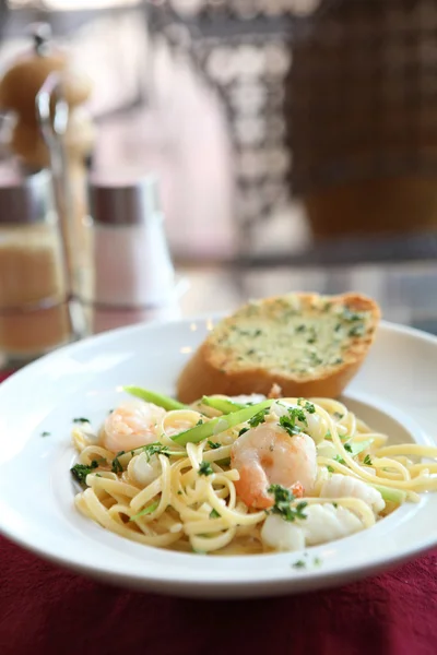 Spaghetti med skaldjur — Stockfoto