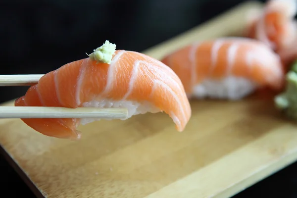 Sushis au saumon — Photo