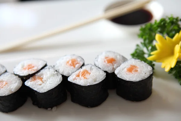 Sushi au saumon Maki — Photo