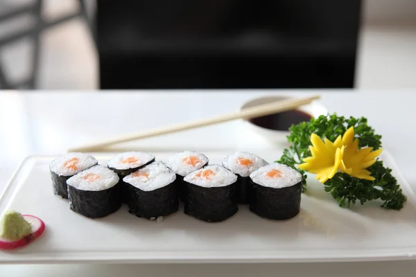 Zalm maki sushi — Stockfoto