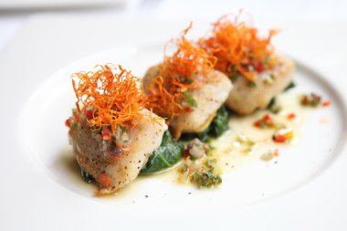 pan kızarmış levrek balığı filetosu