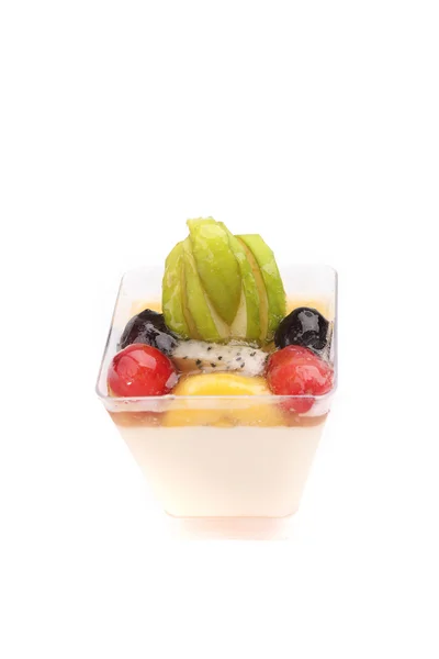 Fruta panna cotta isolado em fundo branco — Fotografia de Stock