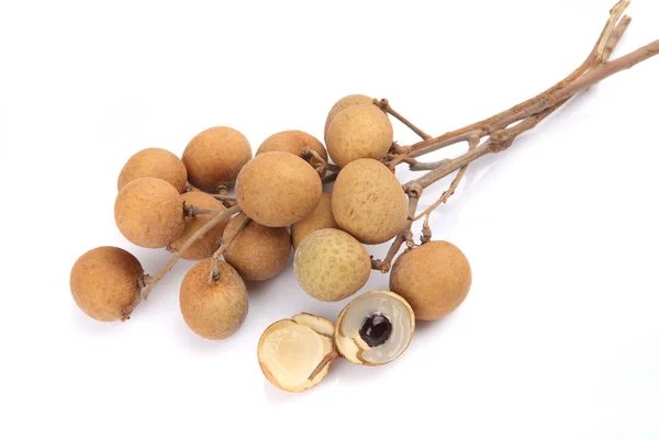 Longan isoliert auf weißem Hintergrund — Stockfoto