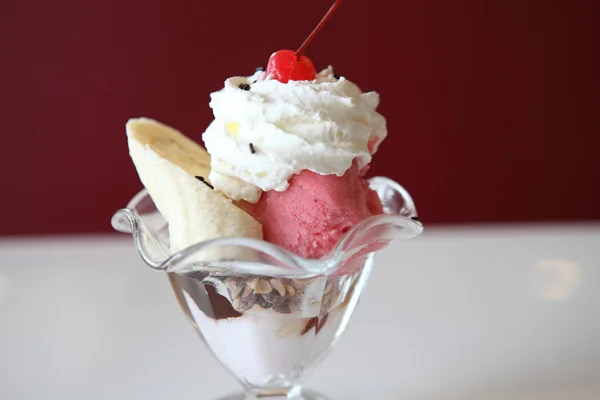 草莓冰激凌 — 图库照片