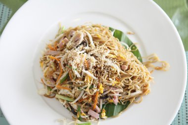 Kızarmış noodle