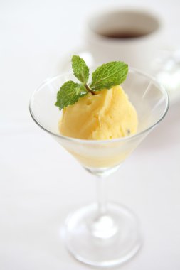 Mango şerbeti dondurma