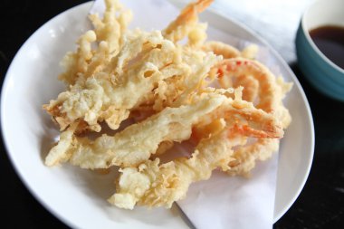 Kızarmış tempura karides Japon tarzı