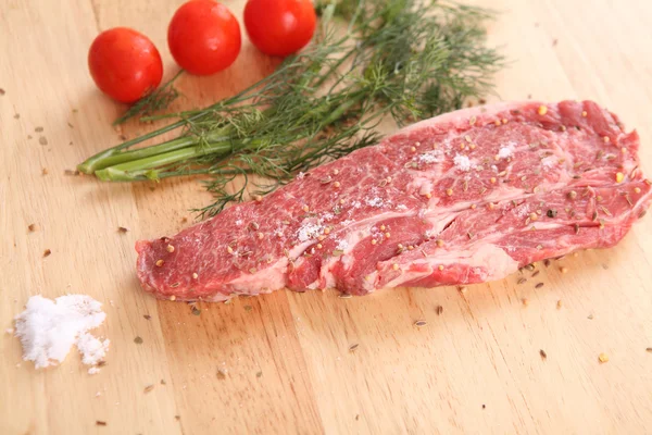 Bistecca di manzo cruda — Foto Stock