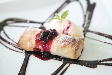 Mango strudel dondurma ile