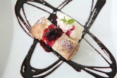 Mango strudel dondurma ile