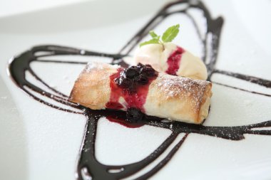 Mango strudel dondurma ile