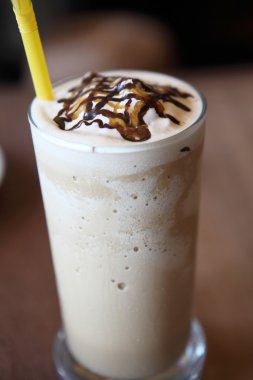 Çikolatalı muzlu süt